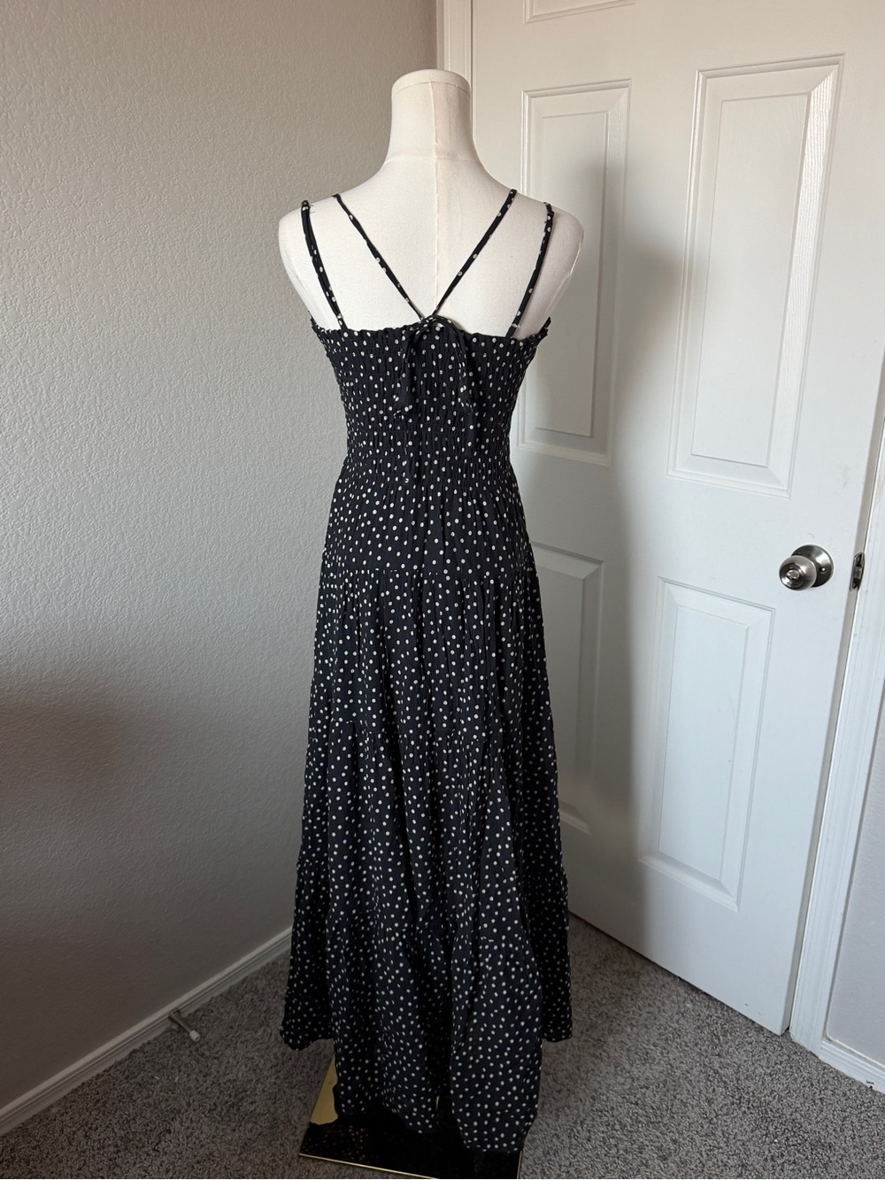 Abercrombie & Fitch smocked bodice maxi dress black-and-white polkadot - Picture 4 of 5